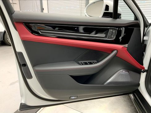 New 2026 Porsche Panamera Turbo S image 18