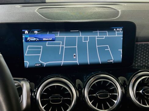 Used 2024 Mercedes-Benz EQB 300 4MATIC image 13