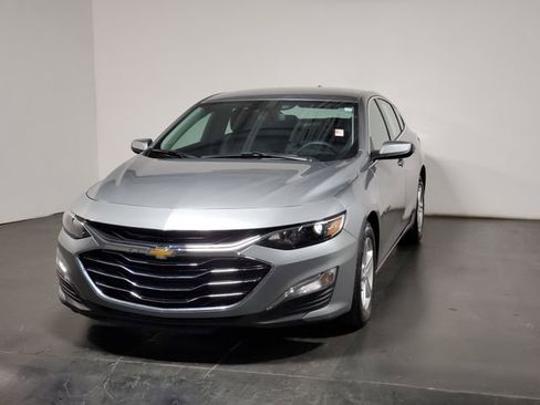 Used 2025 Chevrolet Malibu LS w/ Driver Confidence Package image 4