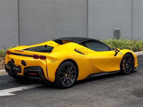 Used 2024 Ferrari SF90 Spider image 5
