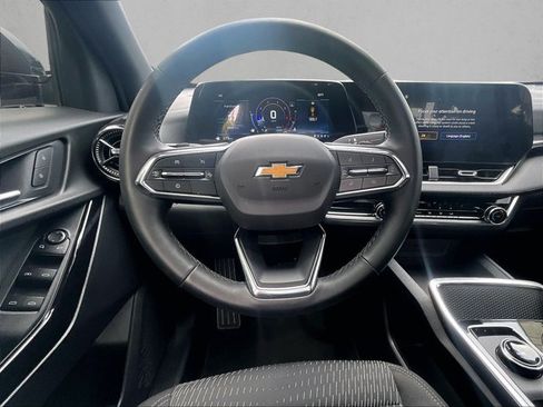 Used 2026 Chevrolet Equinox LT w/ Safety and Technology Package FWD image 7