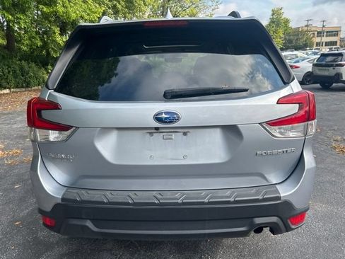 Used 2019 Subaru Forester Premium AWD/4WD image 4