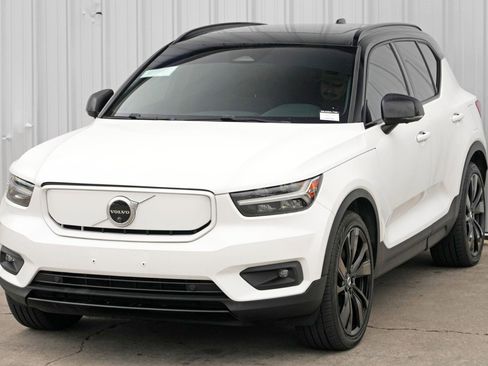 Used 2021 Volvo XC40 P8 Recharge w/ Advanced Package image 47