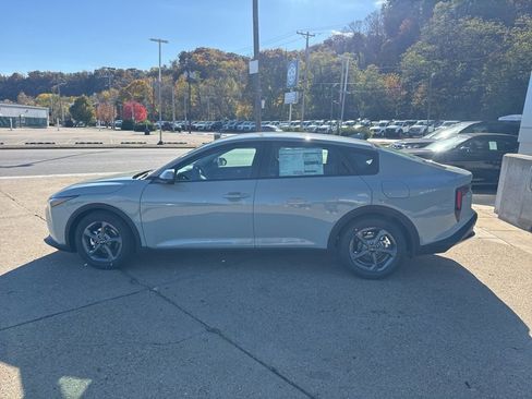 New 2025 Kia K4 LXS image 4