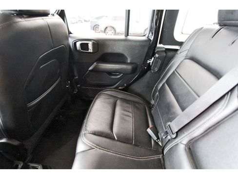 Used 2019 Jeep Wrangler Unlimited Sahara AWD/4WD image 12