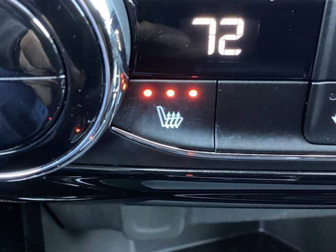 Used 2025 Chevrolet Trax LT w/ LT Convenience Package image 6