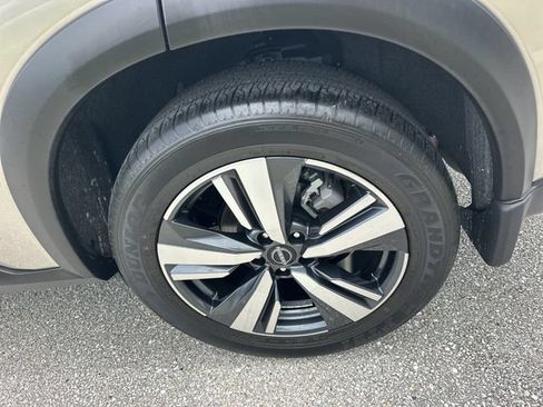 Used 2025 Nissan Rogue SL w/ SL Premium Package FWD image 10