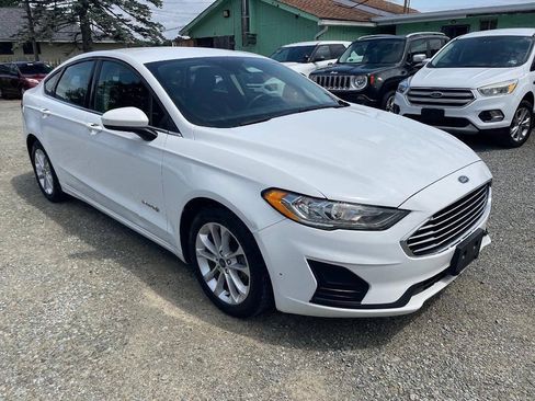 Used 2019 Ford Fusion SE FWD image 4