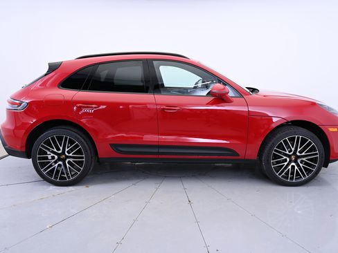 Used 2025 Porsche Macan image 8