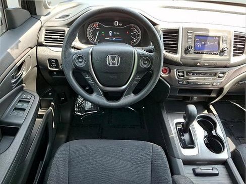 Used 2017 Honda Pilot LX image 9