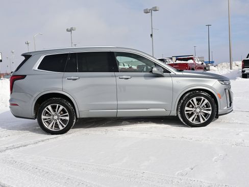 Used 2025 Cadillac XT6 Premium Luxury image 5