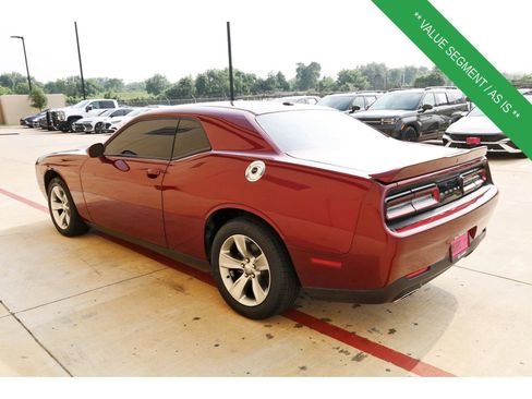 Used 2020 Dodge Challenger SXT RWD image 6