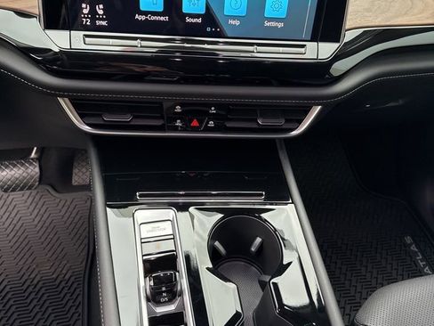 Certified 2024 Volkswagen Atlas SE image 26