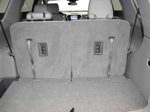 Used 2021 GMC Acadia SLT image 18