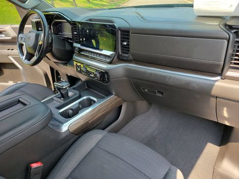 Used 2022 Chevrolet Silverado 1500 RST AWD/4WD image 13