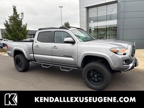 Used 2021 Toyota Tacoma SR5 AWD/4WD image 1