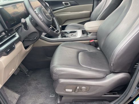 Certified 2026 Kia Carnival FWD image 17