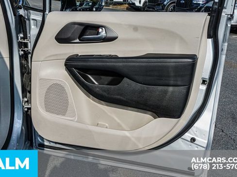 Used 2024 Chrysler Pacifica Touring-L FWD image 55