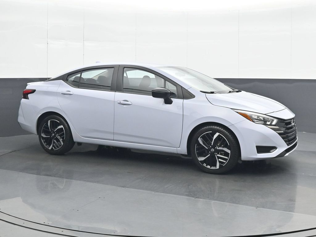 Used 2024 Nissan Versa SR FWD image 8