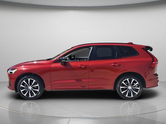 Used 2023 Volvo XC60 B5 Plus w/ Protection Package Premier FWD image 3