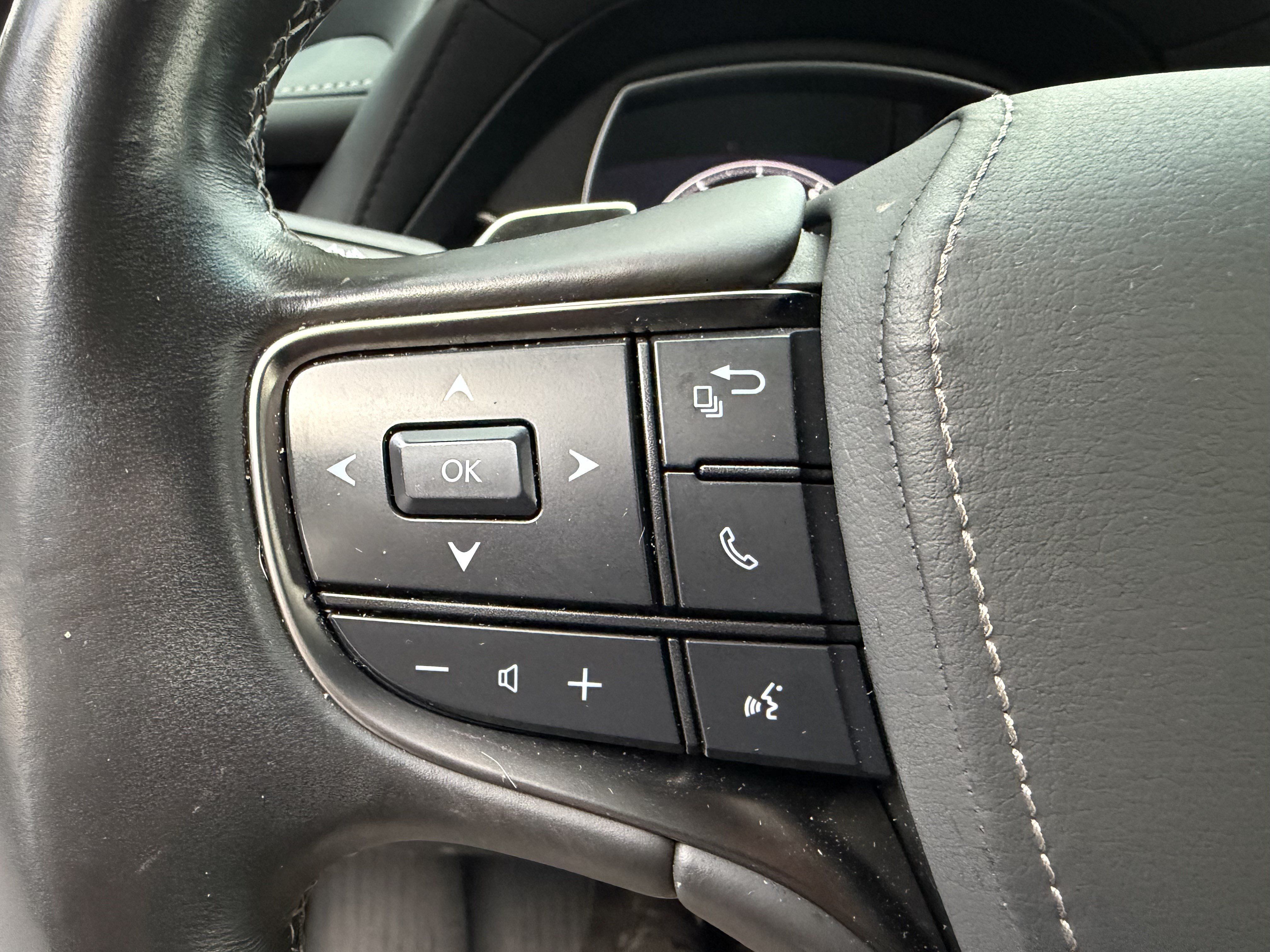 Used 2022 Lexus LS 500 w/ Interior Upgrade Package RWD image 19