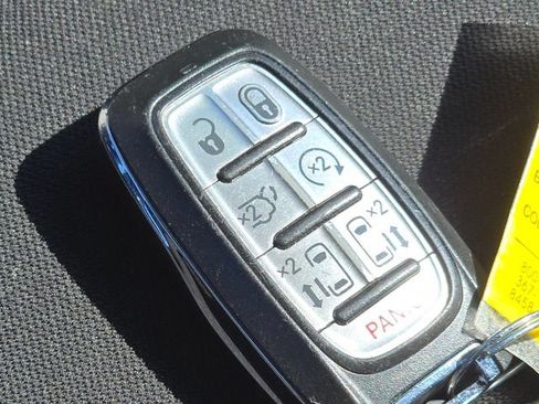 Used 2022 Chrysler Voyager LX FWD image 20