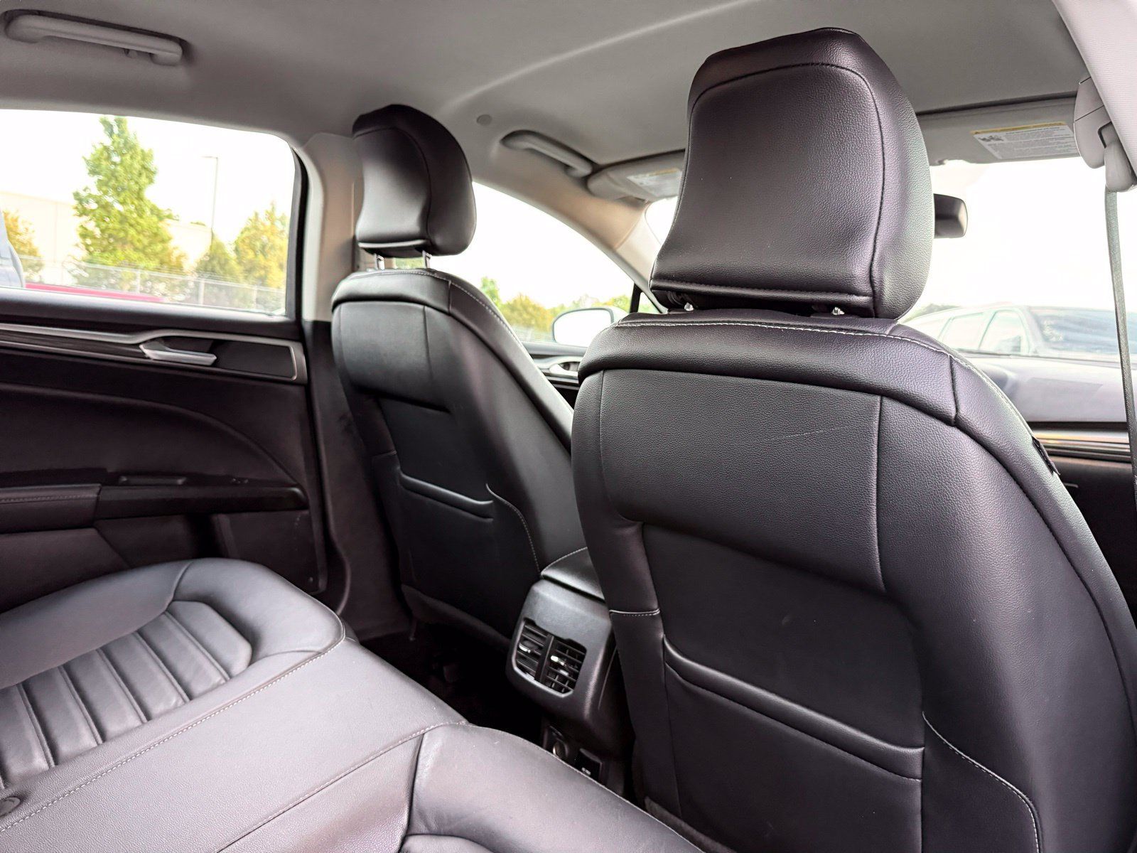 Used 2018 Ford Fusion SE w/ Equipment Group 602A FWD image 19