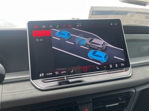 New 2026 Volkswagen Tiguan SE R-Line image 17