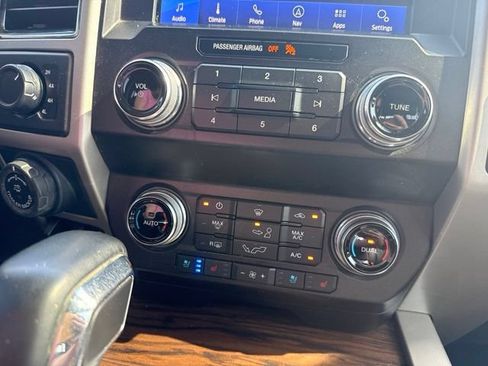 Used 2020 Ford F150 Lariat w/ Equipment Group 502A Luxury AWD/4WD image 29