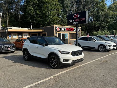 Used 2019 Volvo XC40 T5 R-Design image 1