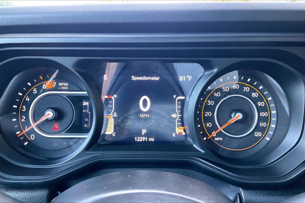 Used 2025 Jeep Wrangler Unlimited Rubicon w/ Convenience Group AWD/4WD image 7