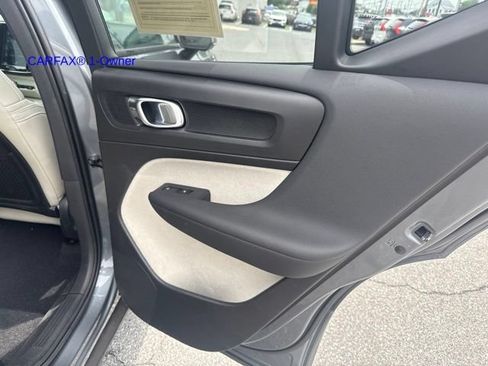 Used 2019 Volvo XC40 T5 Momentum AWD/4WD image 7