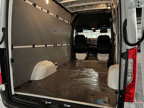 Used 2025 Mercedes-Benz Sprinter 2500 image 19