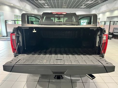 Used 2025 GMC Sierra 2500 Denali w/ Technology Package AWD/4WD image 9