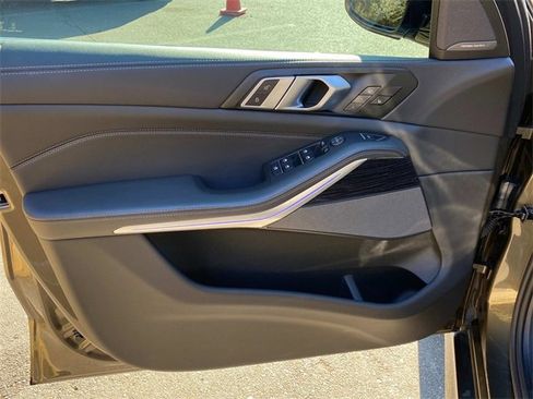 Used 2025 BMW X5 M60i w/ Executive Package image 12