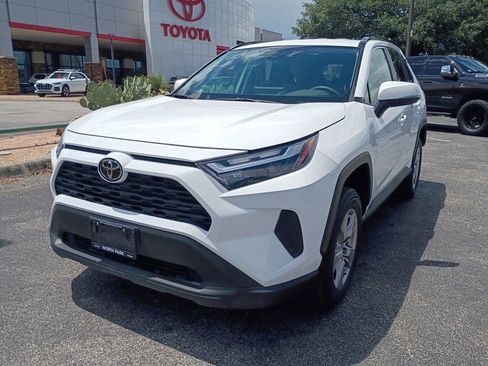 Used 2025 Toyota RAV4 XLE FWD image 2