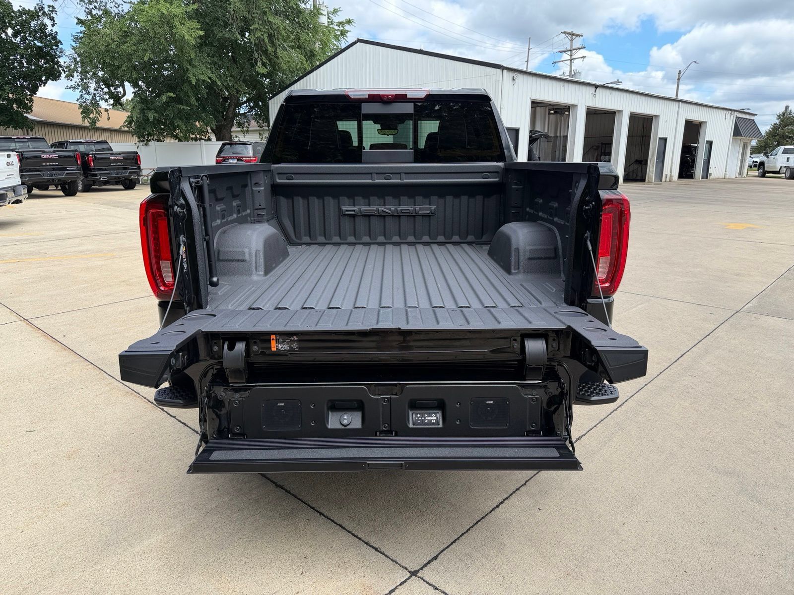 Used 2024 GMC Sierra 1500 Denali Ultimate AWD/4WD image 33