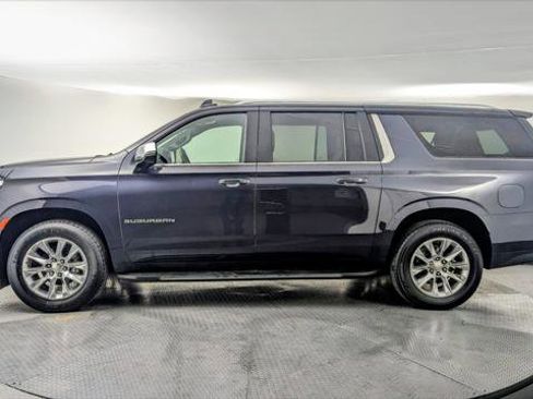 Used 2023 Chevrolet Suburban Premier image 3