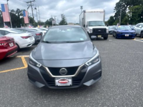 Used 2022 Nissan Versa SR w/ Convenience Package FWD image 2