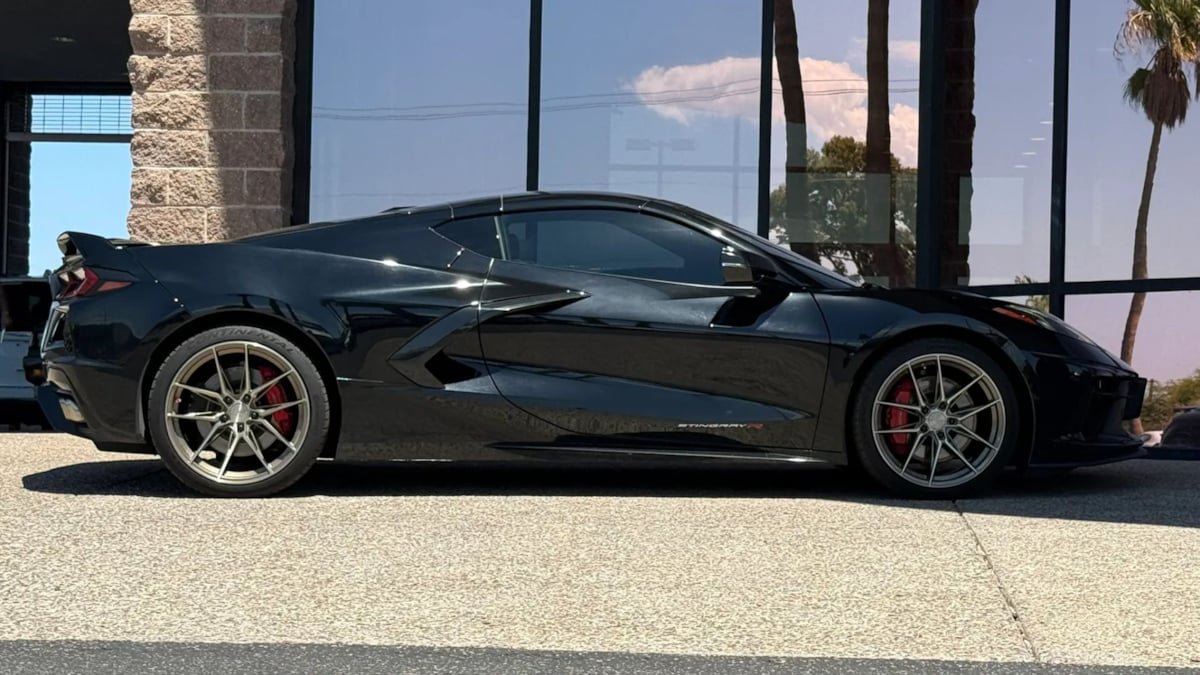 Used 2023 Chevrolet Corvette Stingray Preferred Cpe w/ Z51 Performance Package RWD image 13