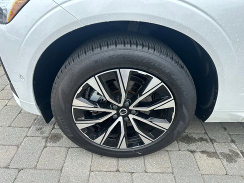 Used 2025 Volvo XC60 B5 Plus AWD/4WD image 4