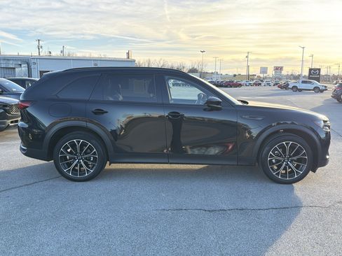 Certified 2025 MAZDA CX-70 Plug-In Hybrid w/ Premium Plus image 2