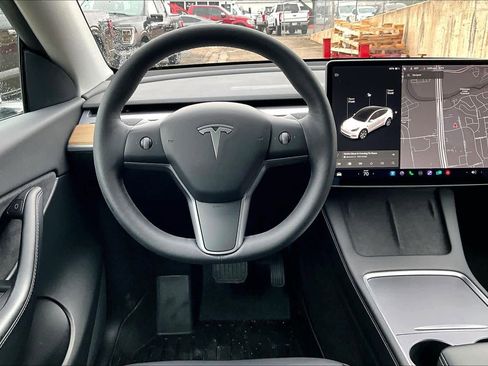 Used 2021 Tesla Model Y Long Range image 5