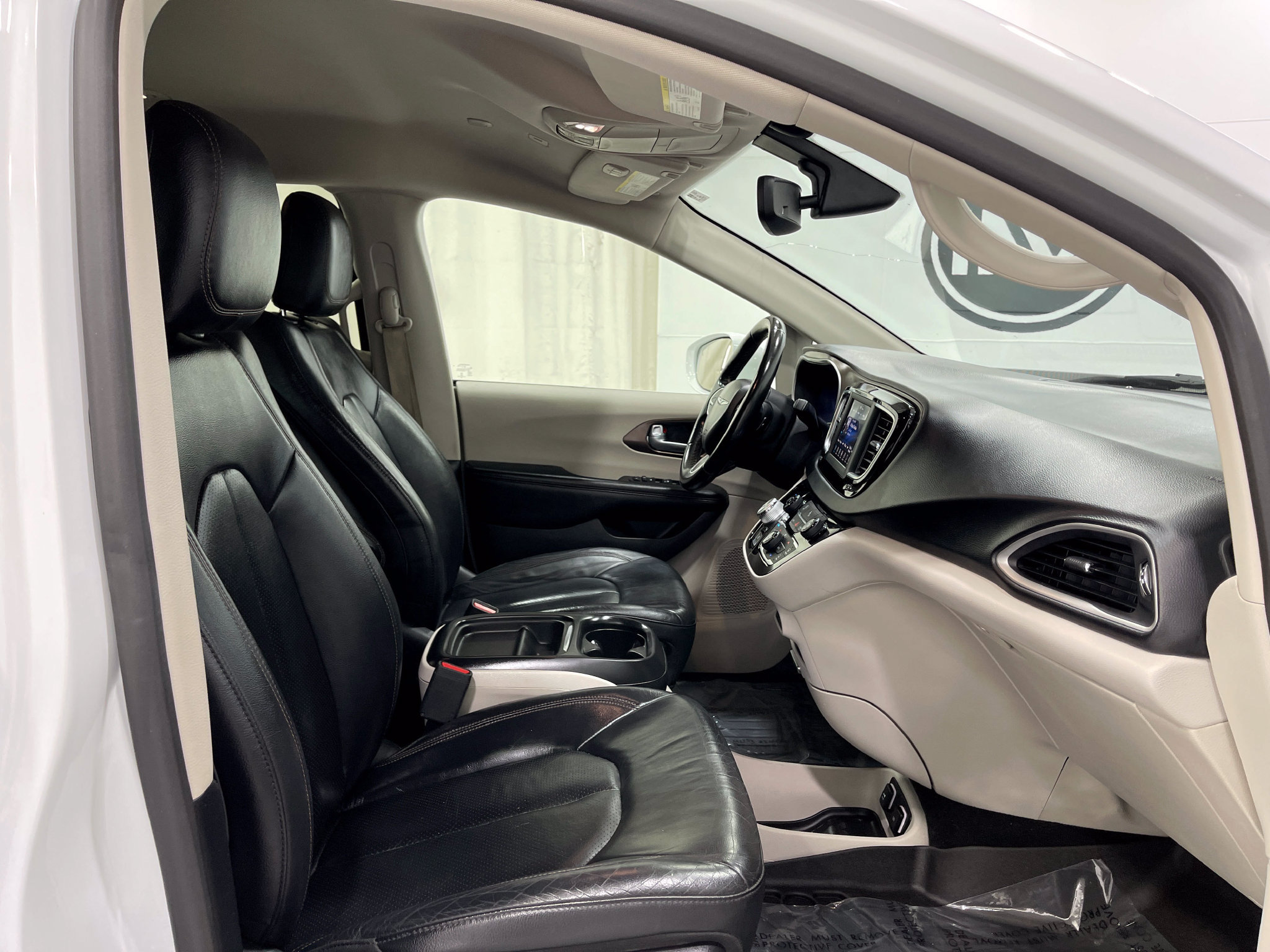 Used 2019 Chrysler Pacifica Touring-L FWD image 32