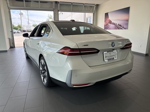 New 2027 BMW 530i xDrive w/ Premium Package AWD/4WD image 6