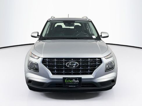 Used 2025 Hyundai Venue SEL FWD image 2