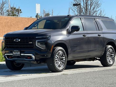 Used 2025 Chevrolet Suburban Z71 AWD/4WD image 8
