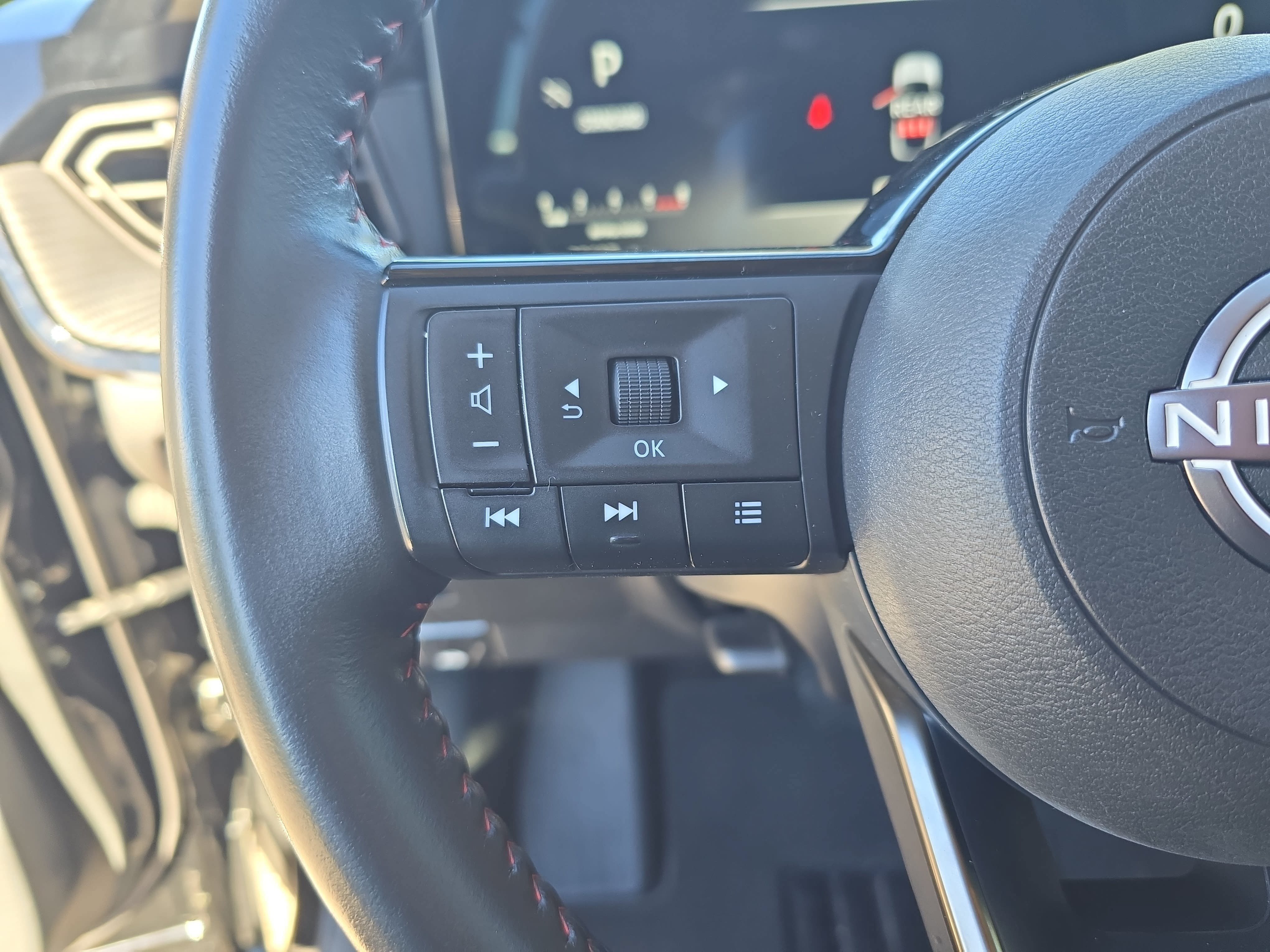Used 2025 Nissan Kicks SR FWD image 16