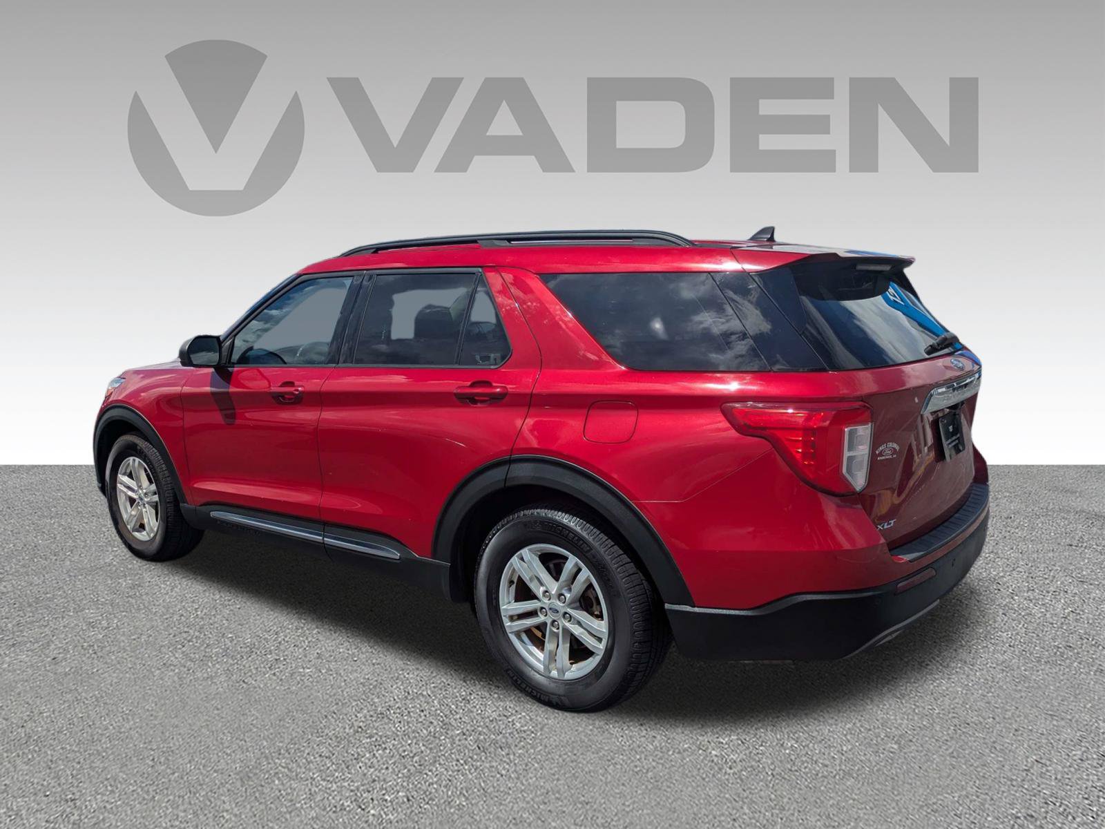 Used 2021 Ford Explorer XLT w/ Equipment Group 202A RWD image 28