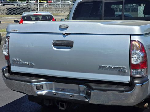 Used 2011 Toyota Tacoma PreRunner w/ TRD Sport Pkg RWD image 13